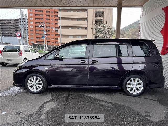 Toyota ISIS 2011-09 256569-10