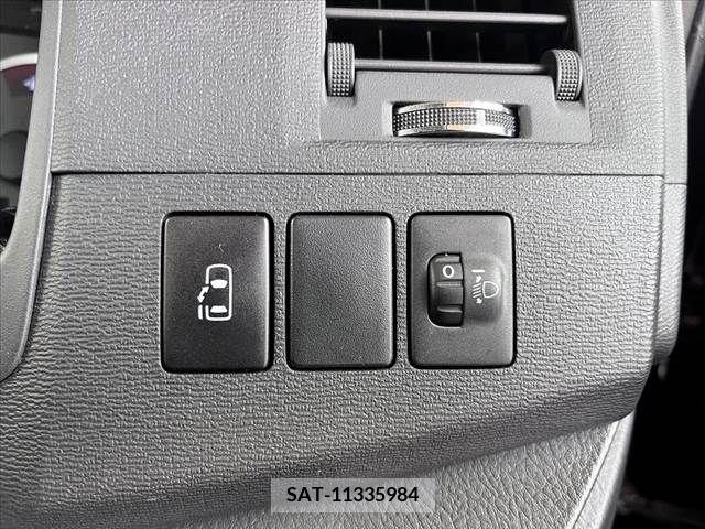 Toyota ISIS 2011-09 256569-6