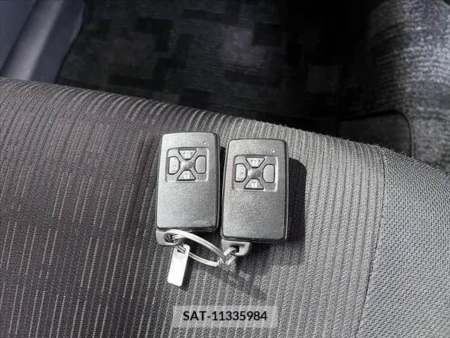 Toyota ISIS 2011-09 256569-16