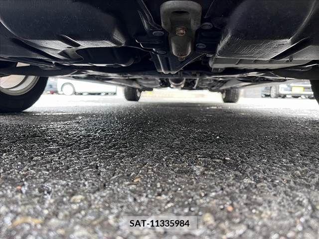 Toyota ISIS 2011-09 256569-18