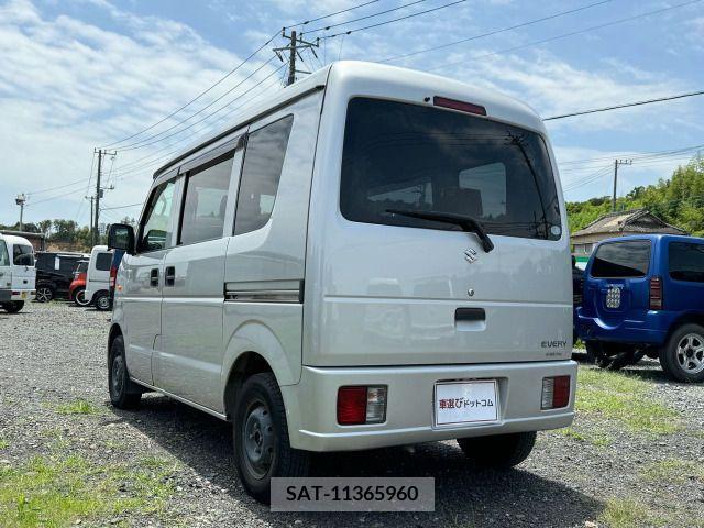 Suzuki EVERY 2010-05 376177-5