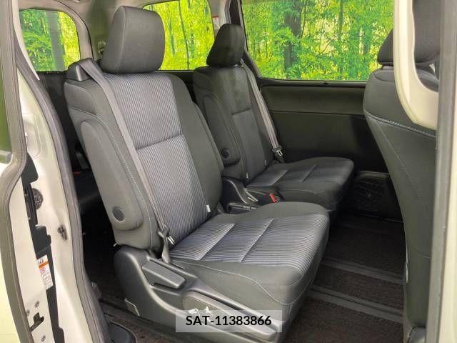 Toyota VOXY 2015-06 215380-9