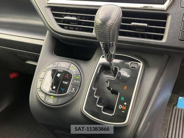 Toyota VOXY 2015-06 215380-6