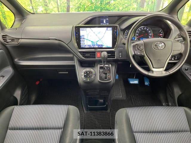 Toyota VOXY 2015-06 215380-1