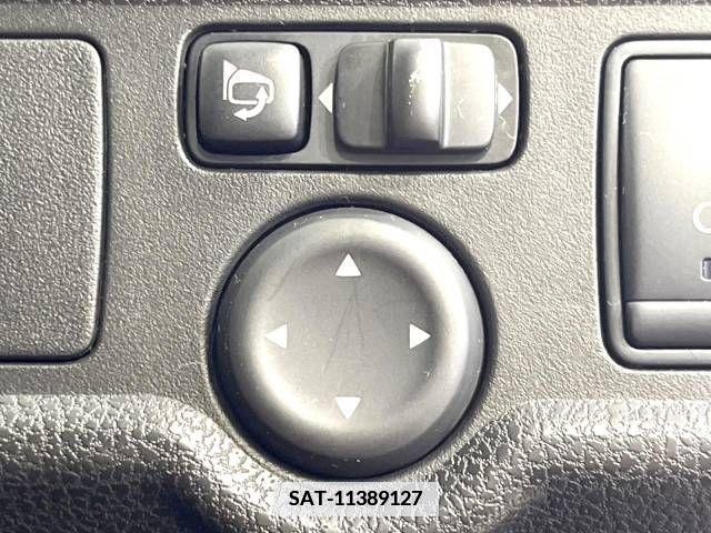 Nissan NOTE 2013-08 381514-7