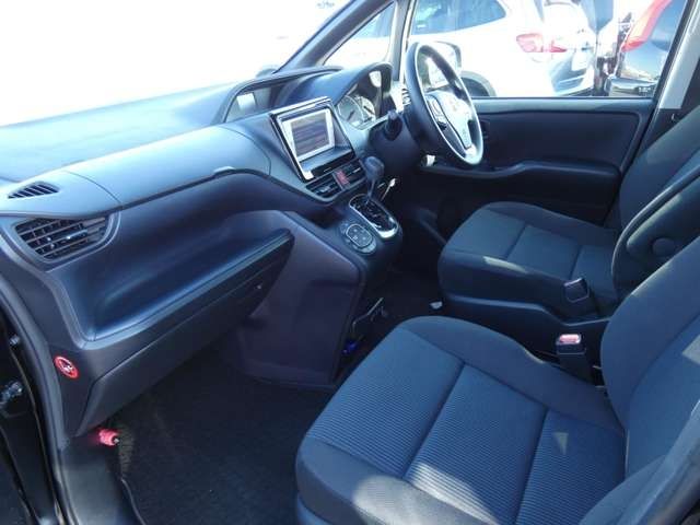 Toyota VOXY 2014-01 181503-12