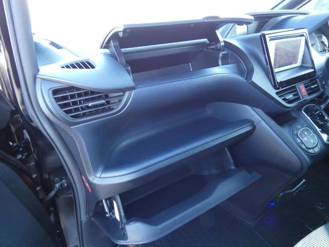Toyota VOXY 2014-01 181503-20