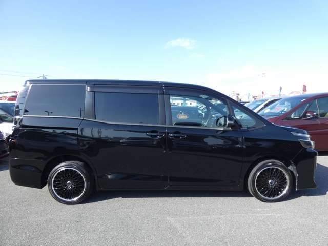 Toyota VOXY 2014-01 181503-4