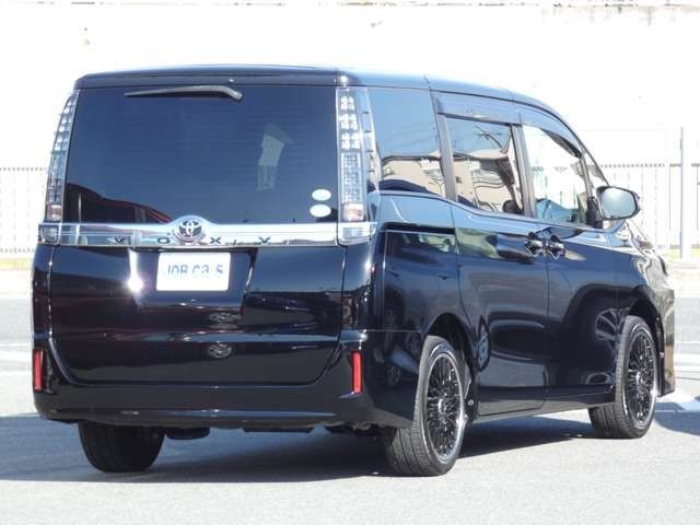 Toyota VOXY 2014-01 181503-3