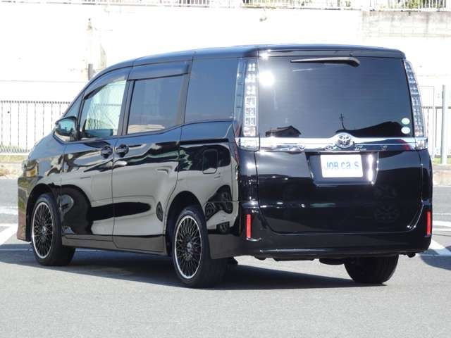 Toyota VOXY 2014-01 181503-2