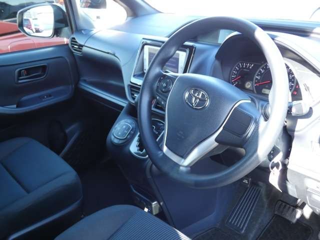 Toyota VOXY 2014-01 181503-13