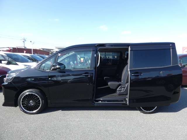 Toyota VOXY 2014-01 181503-7