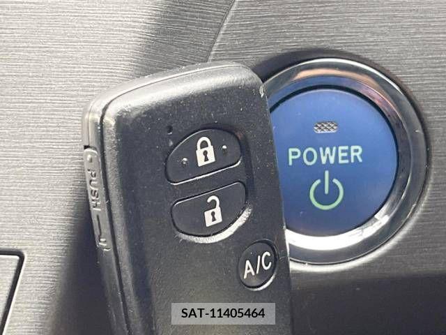Toyota PRIUS PHV 2013-02 377813-8