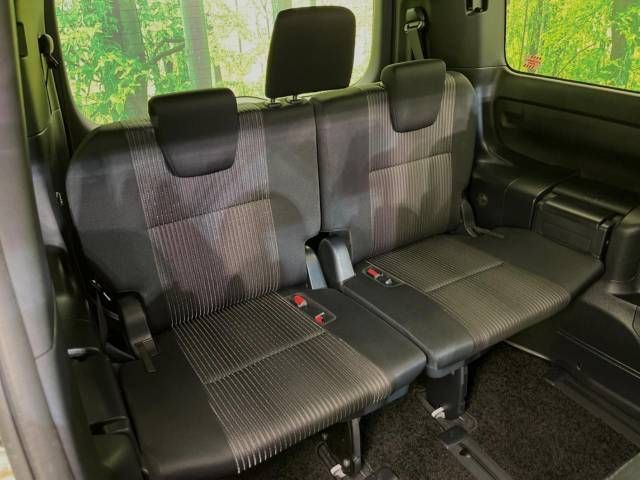 Toyota VOXY HYBRID 2018-04 11071-11