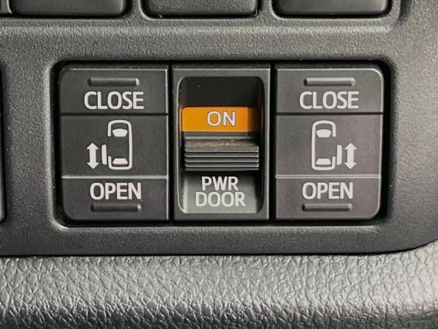 Toyota VOXY HYBRID 2018-04 11071-4