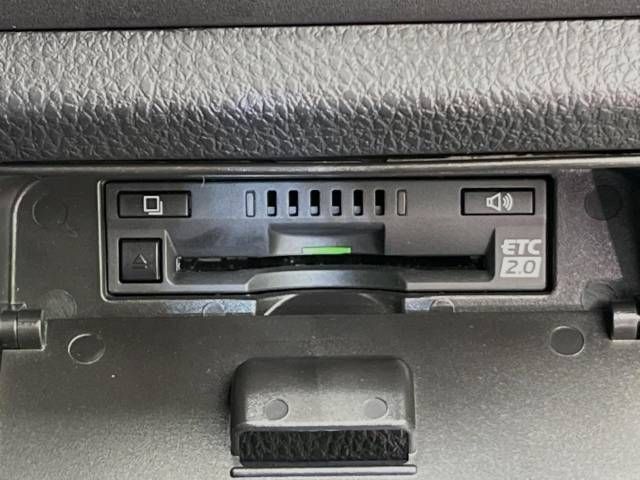 Toyota VOXY HYBRID 2018-04 11071-7