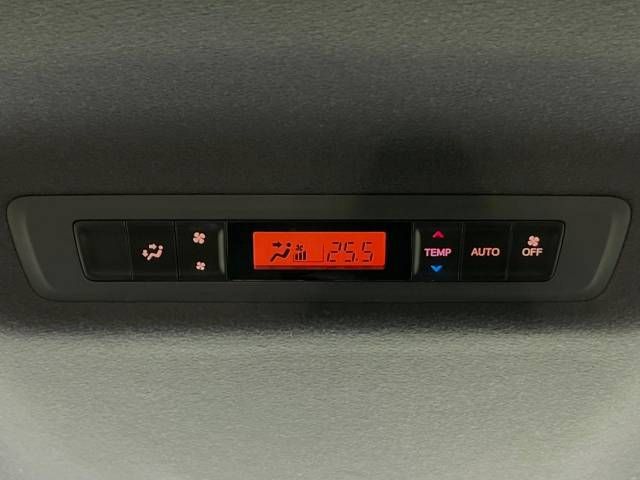 Toyota VOXY HYBRID 2018-04 11071-6
