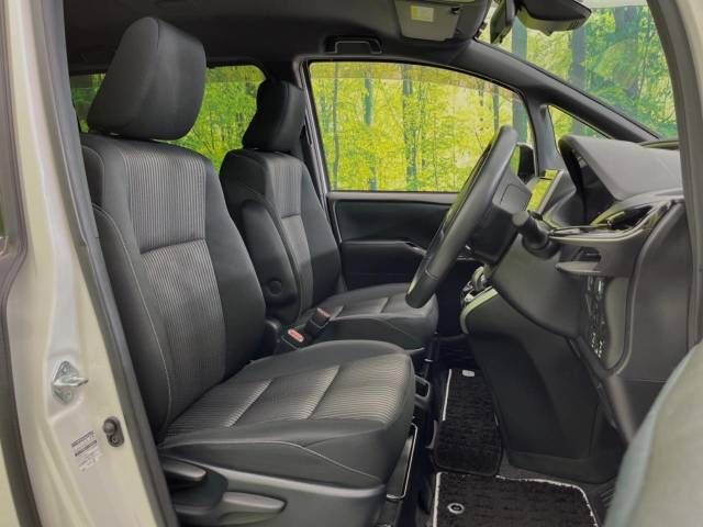 Toyota VOXY HYBRID 2018-04 11071-9