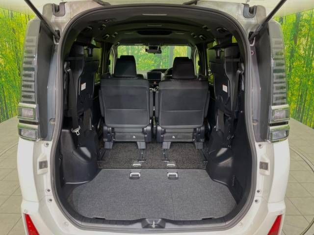 Toyota VOXY HYBRID 2018-04 11071-12