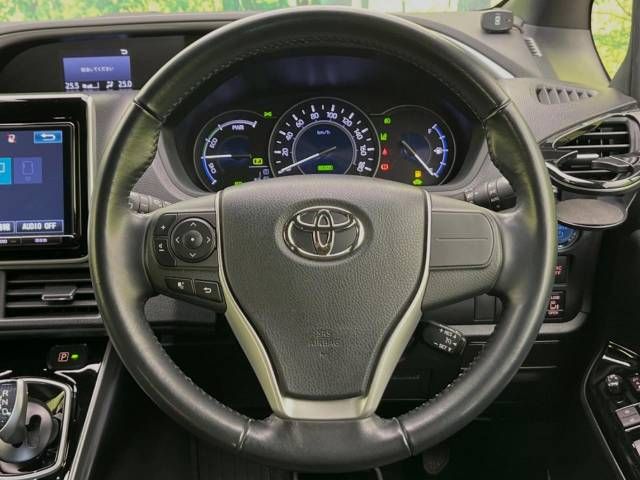 Toyota VOXY HYBRID 2018-04 11071-8