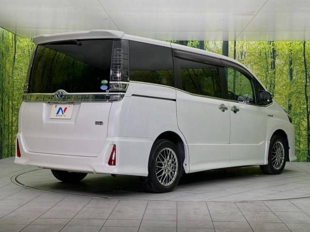 Toyota VOXY HYBRID 2018-04 11071-18