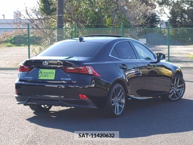 Lexus IS 2013-09 251919-1