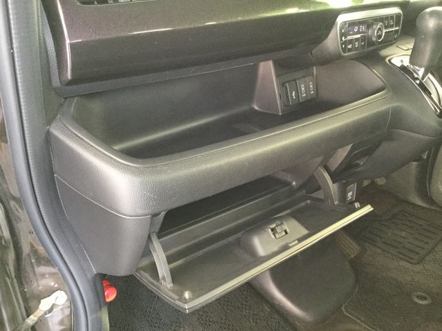 Honda N BOX CUSTOM 2018-03 181391-23