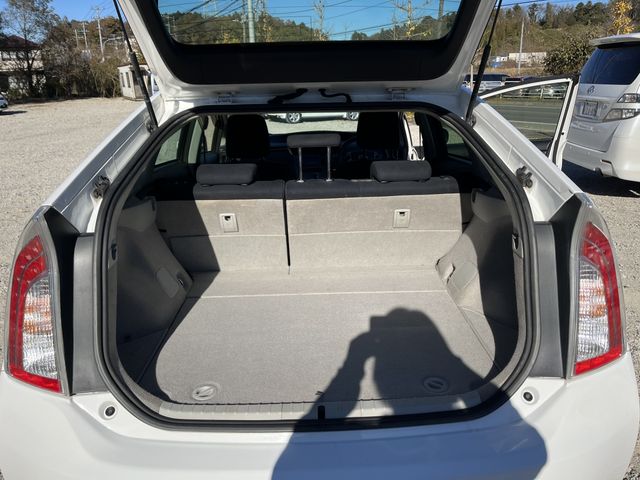 Toyota PRIUS 2012-11 191896-11