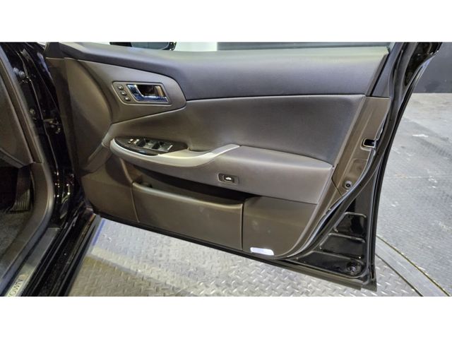 Toyota CROWN SEDAN 2012-06 8107-27