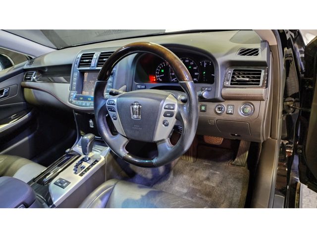 Toyota CROWN SEDAN 2012-06 8107-1