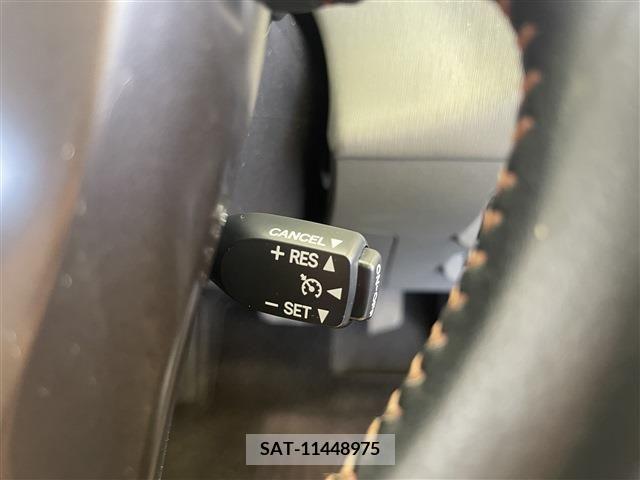 Toyota PRIUS ALPHA 2014-10 283463-8