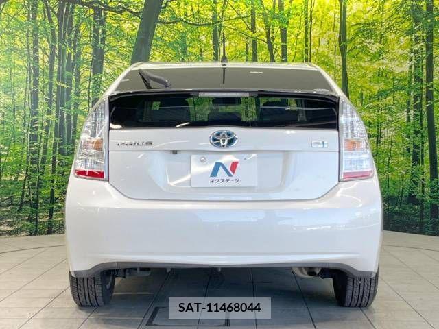 Toyota PRIUS 2011-01 322112-15