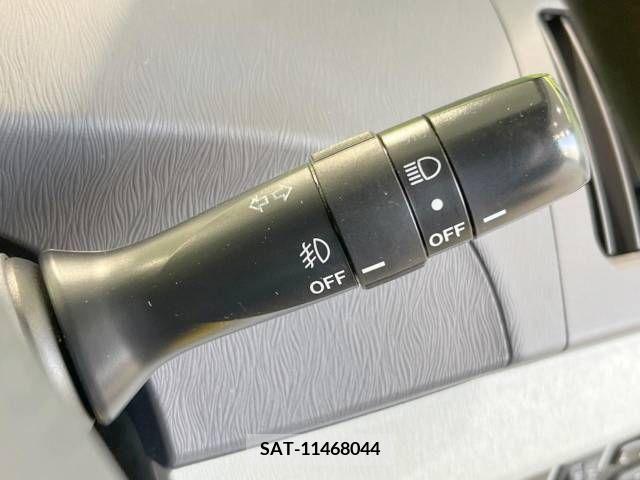 Toyota PRIUS 2011-01 322112-6