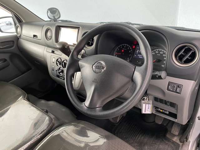 Nissan NV350 Caravan 2014-09 187563-19