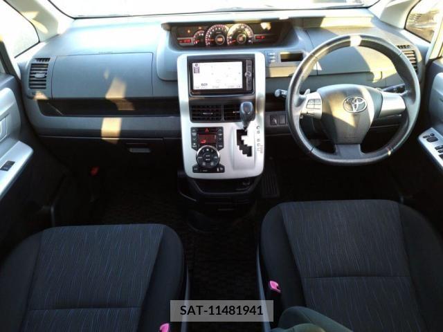 Toyota VOXY 2013-02 248537-2