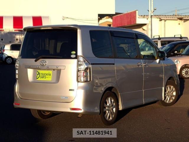 Toyota VOXY 2013-02 248537-1
