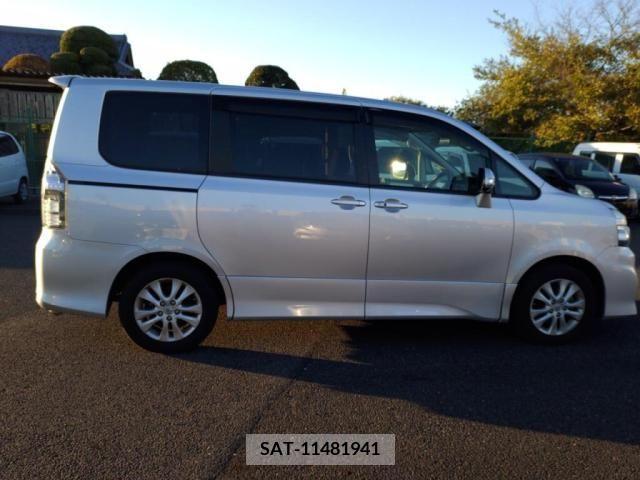 Toyota VOXY 2013-02 248537-9