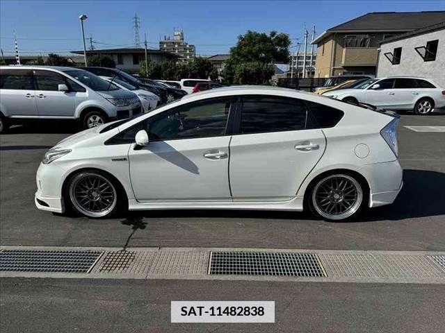 Toyota PRIUS 2013-11 366605-10