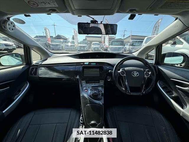 Toyota PRIUS 2013-11 366605-1