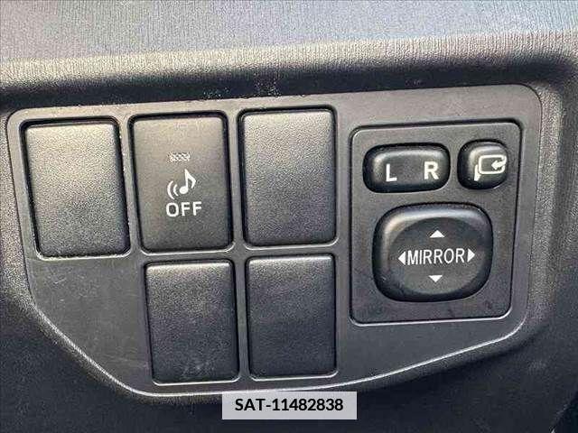 Toyota PRIUS 2013-11 366605-24