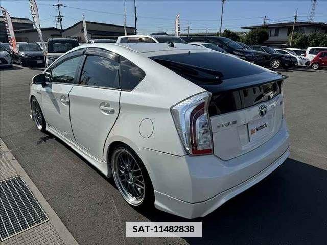 Toyota PRIUS 2013-11 366605-12