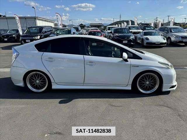 Toyota PRIUS 2013-11 366605-11