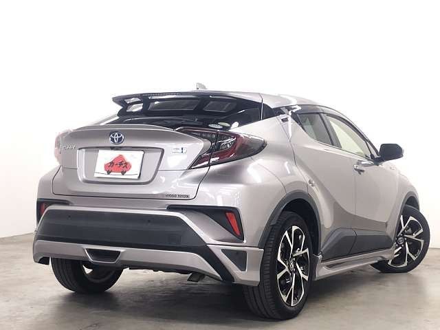 Toyota C-HR 2017-09 181603-2