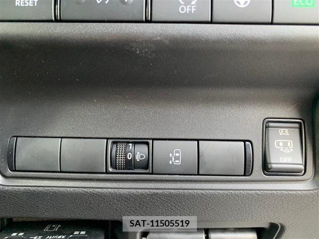Nissan SERENA 2023-03 209065-17