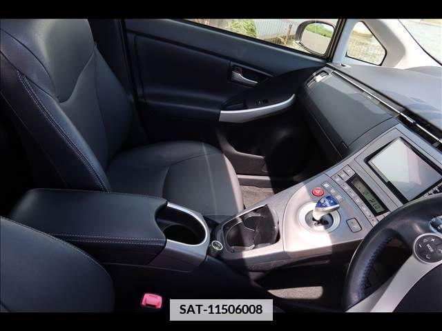 Toyota PRIUS 2013-07 366679-11