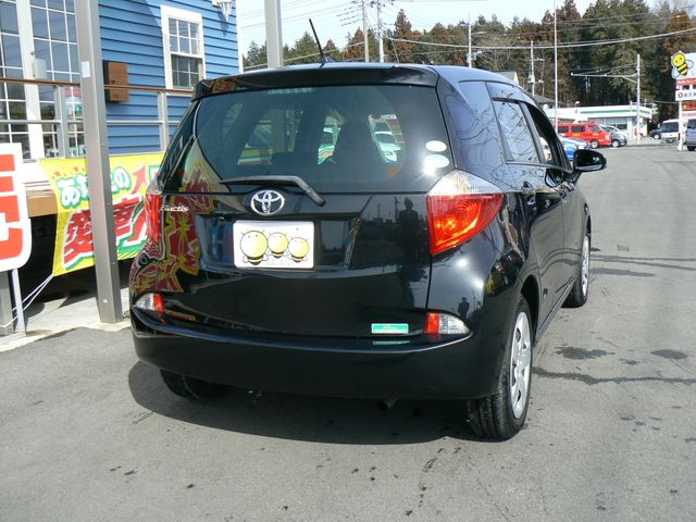 Toyota RACTIS 2011-01 1308-2