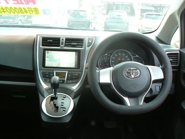 Toyota RACTIS 2011-01 1308-4