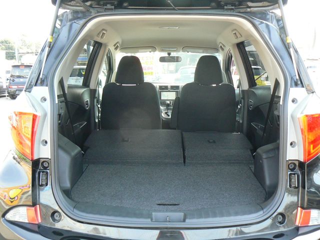 Toyota RACTIS 2011-01 1308-3