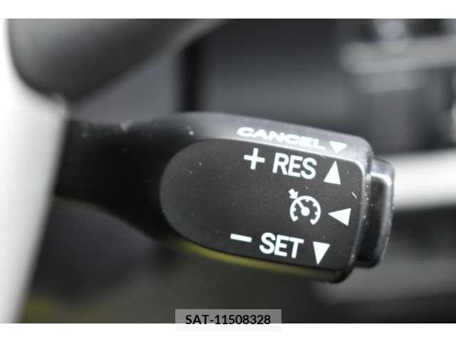 Toyota NOAH 2019-11 374470-6