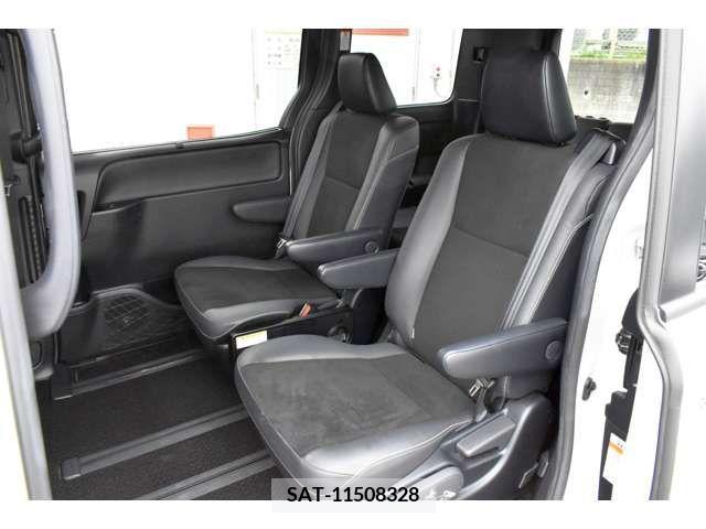 Toyota NOAH 2019-11 374470-13